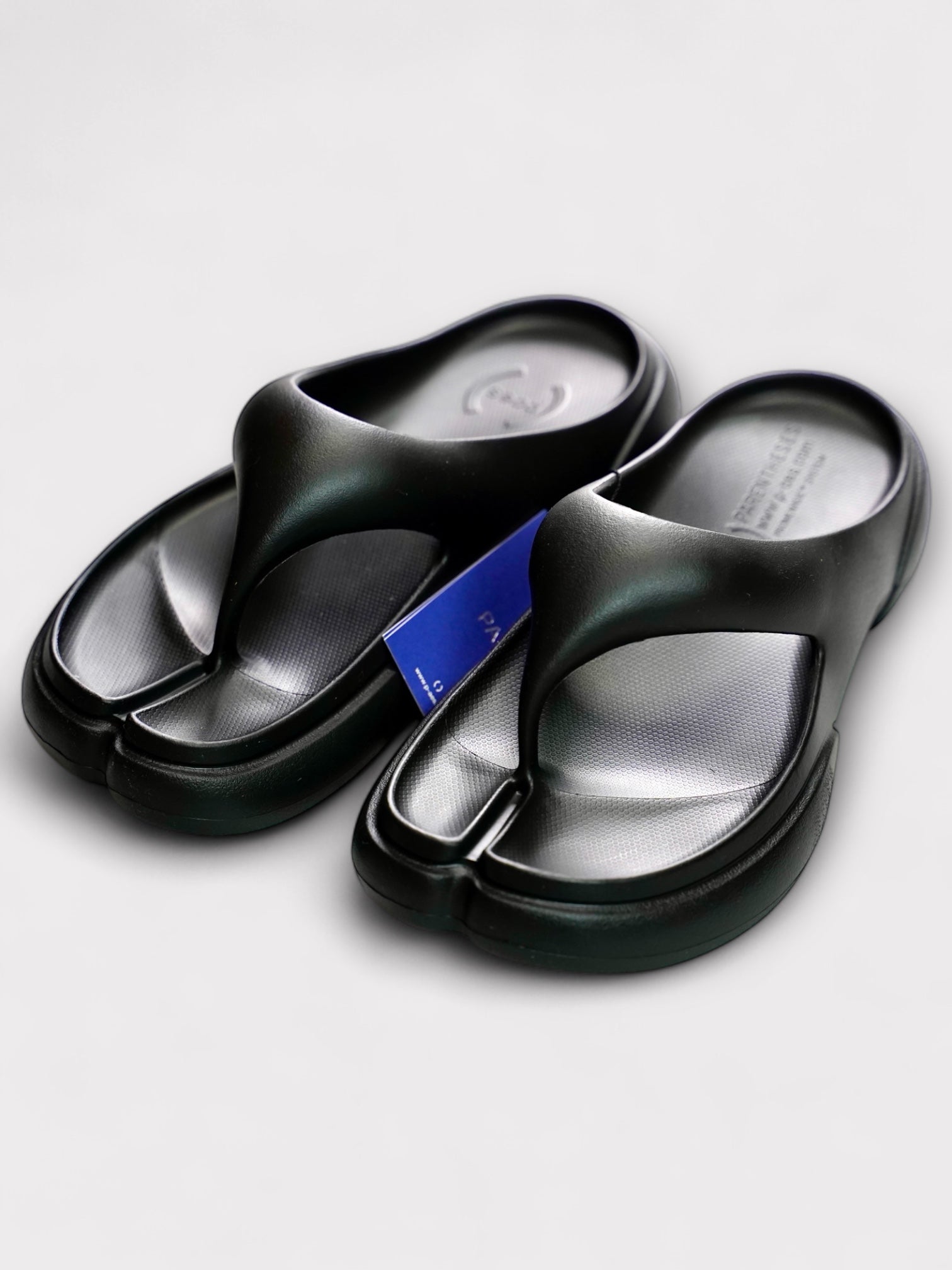 PAES New Flipflop Line BLACK Paes Sandals – LIOT