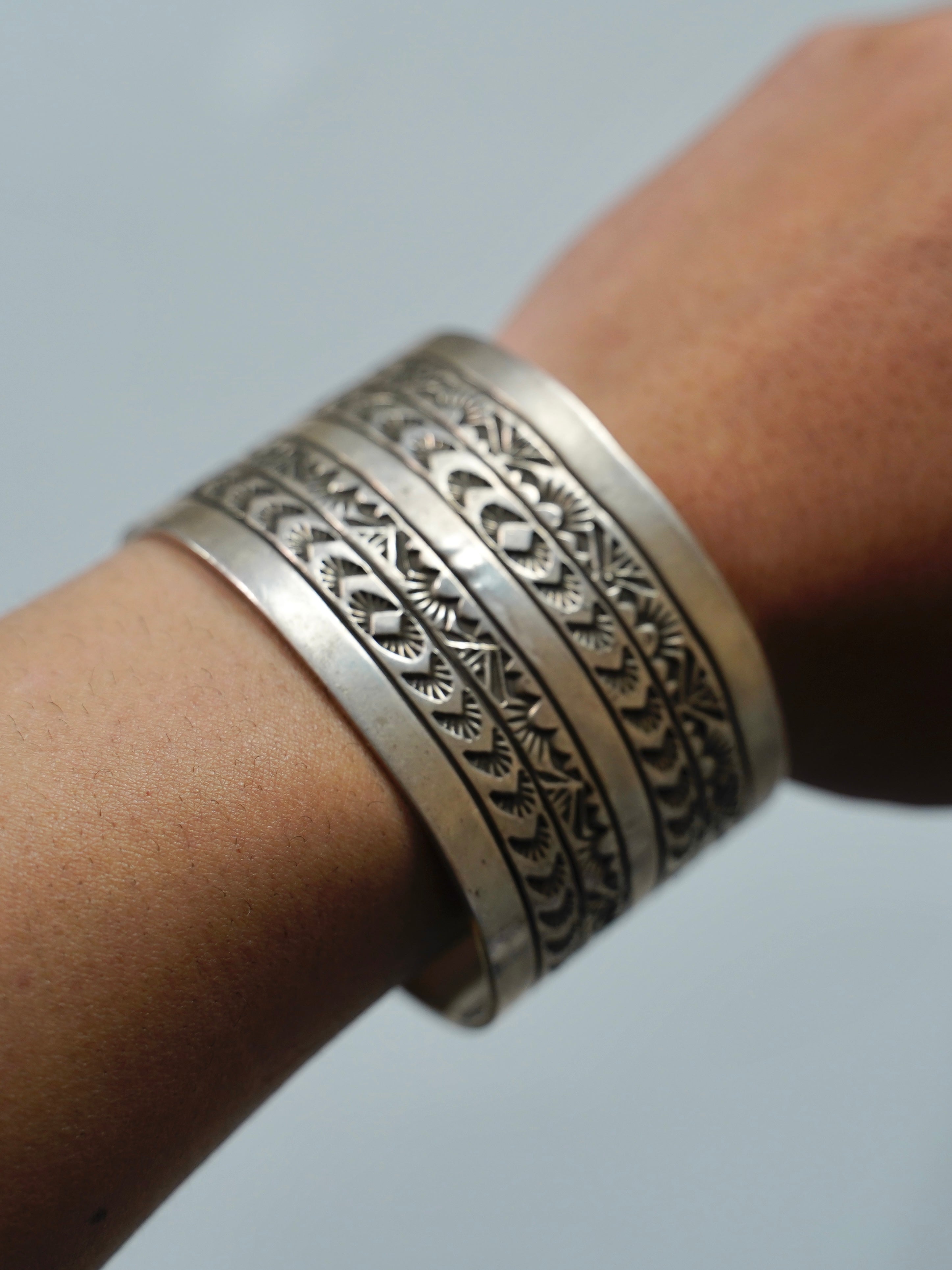 ナバホ族バングル Navajo Rick Enriquez Silver Bangle No.1 ナバホ族 シルバー