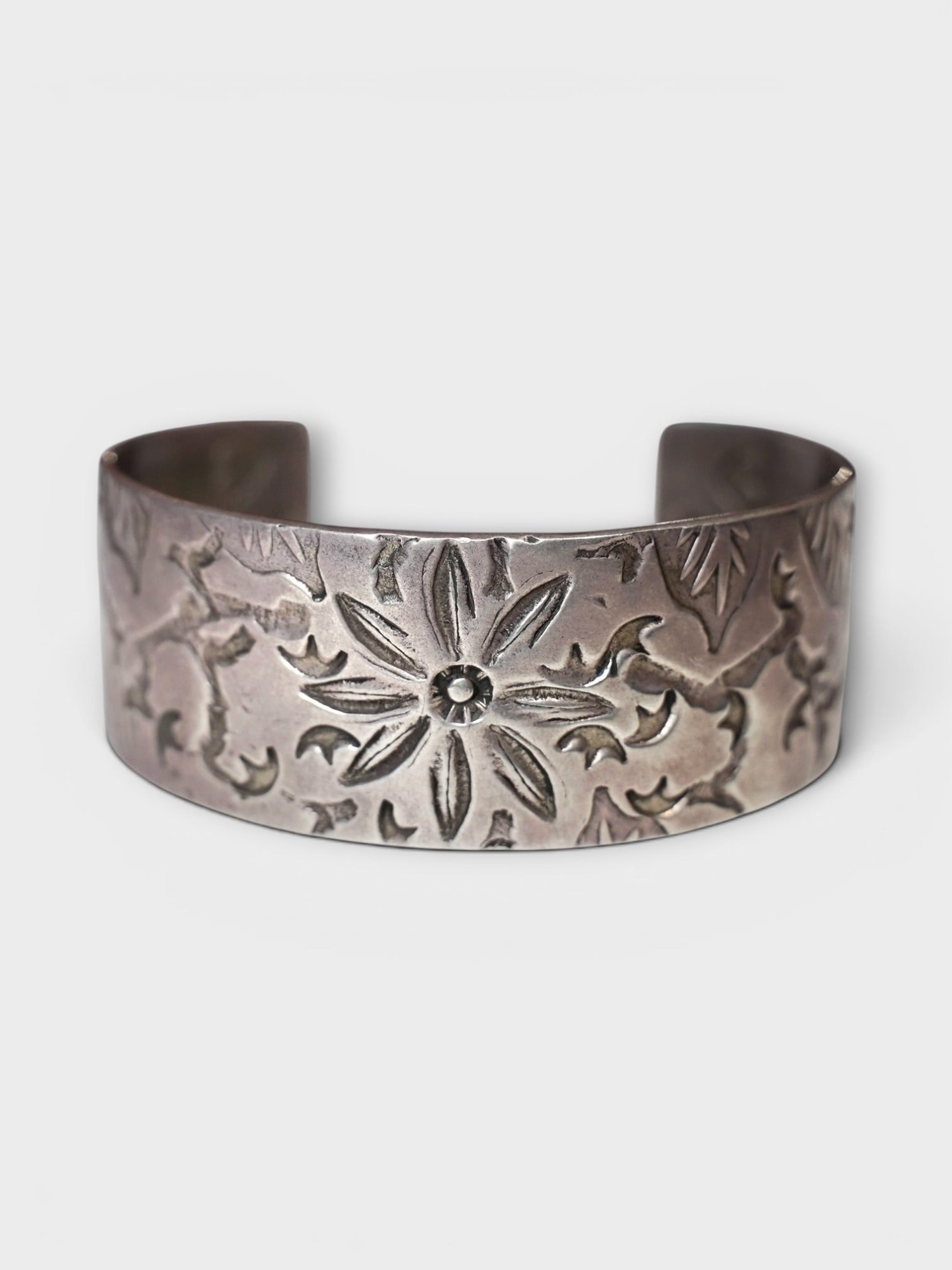 ナバホ　No.８バングル Navajo Bangle No.8ナバホ族 バングル – LIOT